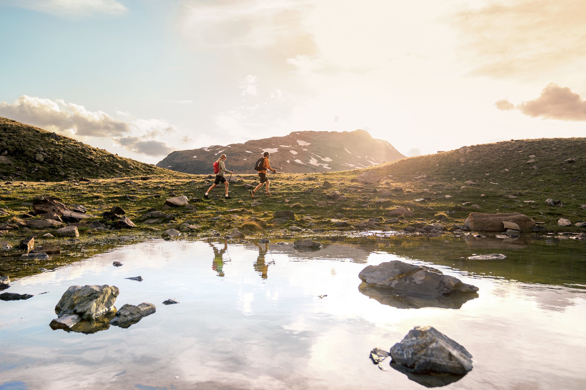 2500-x1667-trekking