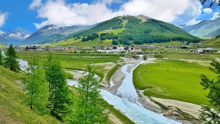 Why there is no water in the lake of Livigno?
