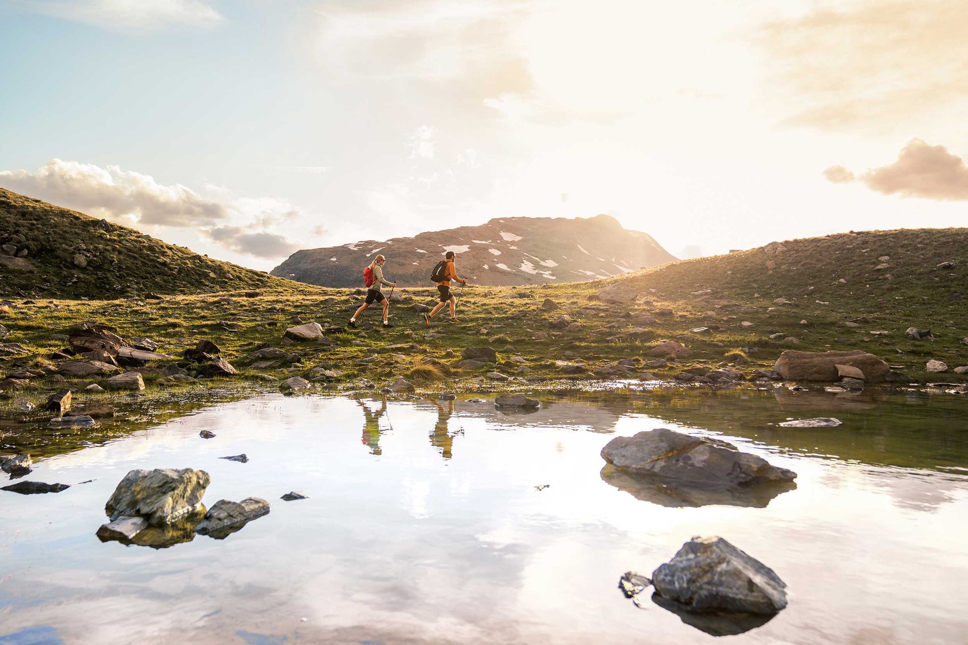 hiking-2500x1667