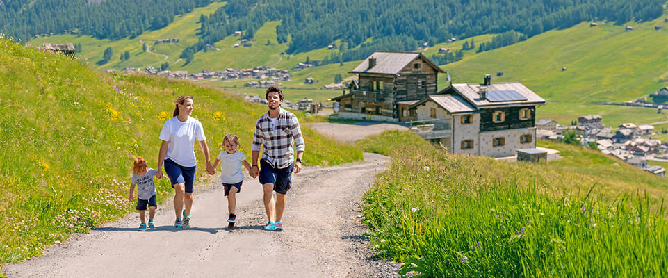 5 UNMISSABLE TRAILS FOR DISCOVERING THE COLOURS AND SCENTS OF AUTUMN IN LIVIGNO