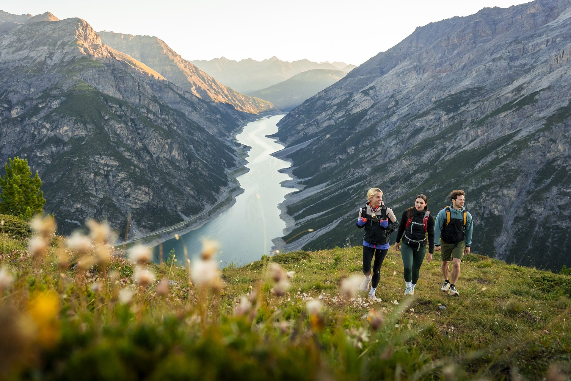 sunrise-trekking-desktop